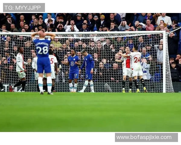 足球传奇汇聚：明星球员明信片珍藏版，带你领略足坛风云人物风采