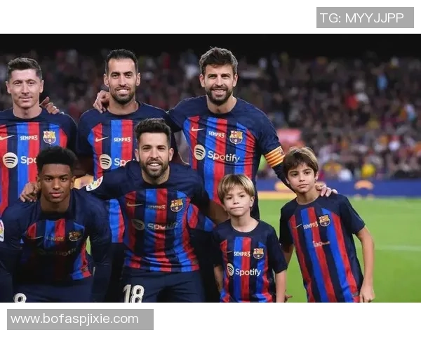 巴萨传奇后卫皮克的足球生涯与个人成就解析 巴萨传奇后卫皮克的足球生涯与个人成就解析